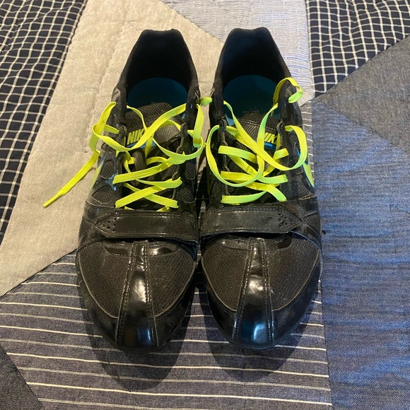 Running spikes - Picture 1 of 3